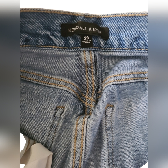 KENDALL & KYLIE | DISTRESSED JEANS WITH ZIP UP ANKLE | SIZE 23 - Picture 7 of 10